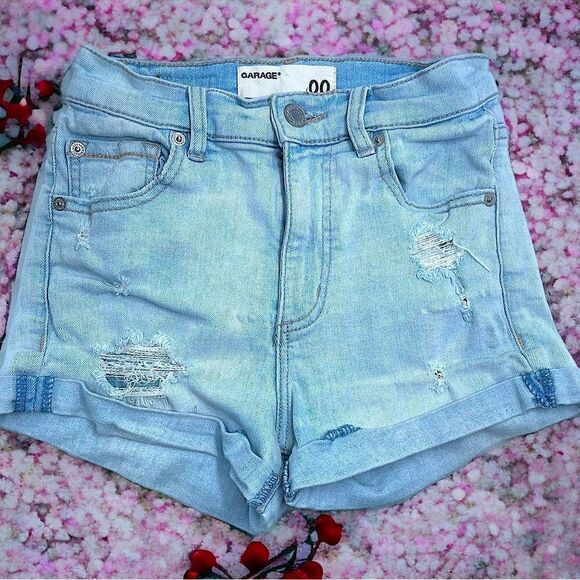 GARAGE l High Waist l Stretch l Light Denim Wash l Rolled Hem l 5-pocket style - Picture 1 of 11